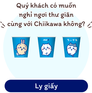Hình minh họa bản đồ Nhật Bản và máy bay. Chiikawa, Usagi và Hachiware được mô tả đang tận hưởng hành trình.