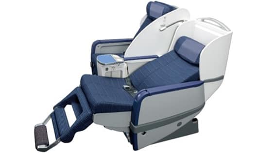 B787-8（240席）ビジネスクラス座席のANA BUSINESS CRADLEの写真
