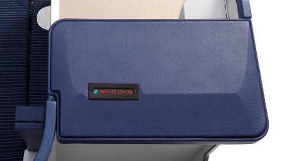 B787-9（246/215席）ビジネスクラス座席のDo Not Disturb標識の写真